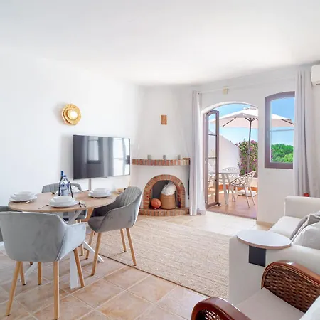 Hibiscos 72 Deluxe By Casasol Apartment